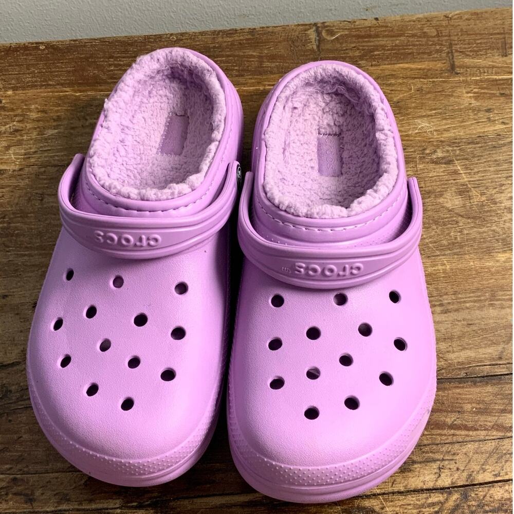 Crocs Purple fur slip on crocs size 6 - Picture 2 of 6